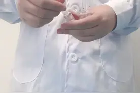 护士掰安瓿VS医生掰安瓿，没用白大褂抱起来的安瓿是不完整的安瓿#护士懂护士视频封面