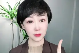 “校讯通”背后的利益链条 何时破除？#教育 #内蒙美好推荐官 #康庄大道 视频封面