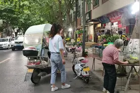购买几条小金鱼，放进我的老土缸，古法养鱼#人间烟火视频封面