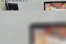 爸爸送女儿上兴趣班，无聊时花18元买彩票中1113万：感谢我女儿视频封面
