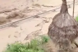 近日，江西上饶广信区遭强降雨袭击，12小时最大降雨量达124毫米。视频封面