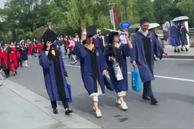 毕业快乐！浙江大学五千多名研究生毕业，开启人生新征程。（来源：张甜tiny Eco_Gene）#浙江duo知道 #所遇皆美好 视频封面