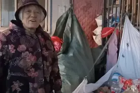 今天王婆给大家介绍一下塑料瓶怎么收#收破烂 #关爱老人视频封面