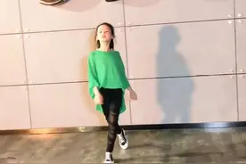 #attention舞蹈 完整版#lisa 有粉友说跳得这么好再发抖爸一定会喜欢的！你们说呢？@抖音短视频视频封面