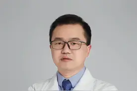 过度喂养会影响宝宝的健康和发育，徐医生教您如何判断宝宝有没有过度喂养，如有育儿问题可评论区留言#育儿 #过度喂养 #奶粉喂养 #宝宝发育 视频封面