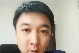 尿尿有泡沫是有病吗？关注我，每天了解更多健康知识！视频封面