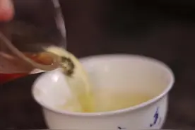 茶倒七分满，余下三分是人情~#人情世故 #dou茶新姿势视频封面