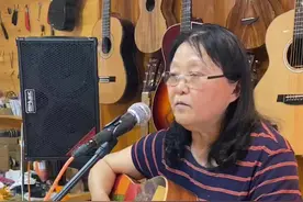 六十七岁的阿姨练习弹唱，挑战不可能。虽然简单，但是也录了十几遍，不断追求做最好的自己。#吉他弹唱 #阿姨弹吉他 #我可以抱你吗@抖音短视频视频封面