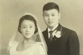 老照片（217） 演员陈冲的父母都学医，母亲张安中是著名药理学家，父亲陈星荣是著名影像学家。视频封面