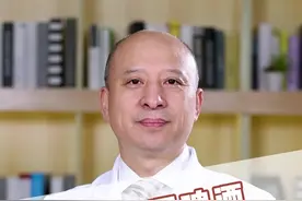 老是听老杨说：喝酒伤肝，那白酒和啤酒哪一个更伤肝呢？#喝酒伤肝 #医学科普 #绝顶刀客老杨 视频封面