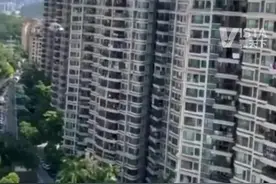 7月24日，广东广州，一辆直升机在高层楼宇间低空飞行引发市民关注。据悉，由于近期用电负荷超新高，广州供电局开展电力设施巡查，且已提前向民航主管部门报备。视频封面