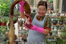 朋友们，牛尾巴你们爱吃吗？小时候我的爸爸告诉我，吃了牛尾巴干活有力气，我把做法分享给大家@抖音短视频视频封面