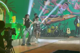 直播现场！#徐梦洁#赖美云#现场演唱 #演出现场 #音乐节 #直播间视频封面