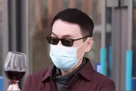 假期里免不了吃吃喝喝，可是家长们注意啦，这些饮料千万别给孩子喝！ #金牌育言家  #崔玉涛  #假期  @崔玉涛养育中心 视频封面