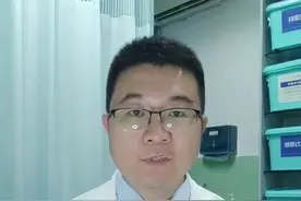一出汗手就长小水泡，千万别挤破它，会很疼##健康科普 #汗疱疹 #手长小水泡 #出汗 @抖音短视频 视频封面