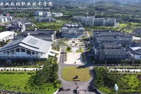 西双版纳职业技术学院马克思主义学院揭牌暨共建协议签字仪式在…视频封面