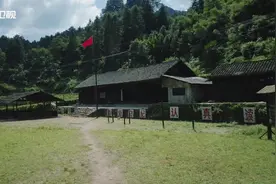 电视剧江山如此多娇中覃老师的原型人物贺文青用坚守点亮乡村教…视频封面