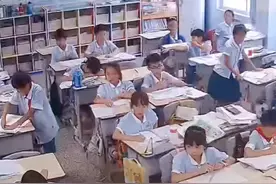 这一幕好温馨#温馨画面 #姐弟 视频封面