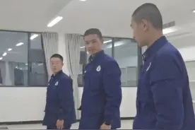 #背手跪挑战视频封面