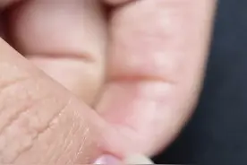 为什么自己在家做的美甲可以整片撕掉或者很快就起翘脱落呢？#美甲 #美甲美甲 #美甲教程视频封面