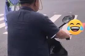 大爷骑摩托车自制头盔电饭锅内胆口头上视频封面