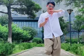 百走不如一抖，像我这样抖你会吗？#龙教健身舞 #dou来跳舞 #广场舞视频封面