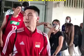 8月11日，中国男排提前晋级亚洲杯四强，泰国迷妹热情打call。网友：颜值与实力并存#篮球 #体育精神视频封面