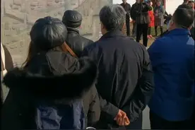 中国考古学家云集淮阳，考察四通镇时庄遗址，该遗址为龙山晚期至汉唐时期粮仓，是我国发现年代最早的粮仓仓城！视频封面
