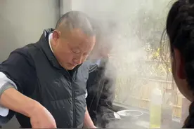 再学习做个简单的信阳家常菜，红焖鲫鱼。视频封面