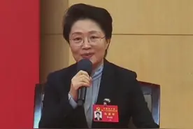 甘肃代表团新闻发言人、甘肃省委常委、省委宣传部部长张永霞出席中国共产党第二十次全国代表大会新闻中心第四场集体采访并回答记者提问。（来源：新甘肃）#看见陇原 #祝福我们伟大的祖国繁荣昌盛国泰民安 #兰州事记视频封面