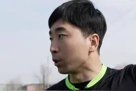 守门员竟然这样发球门球，裁判员怎么判罚呢！#足球规则 #足球裁判员 #唯有足球不辜负 #足球冷知识 @抖音短视频 @DOU+小助手 #足球教学 #裁判员 #足球判罚视频封面