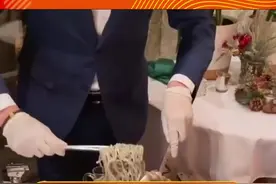 被#白冰 咬过得芝士轮，店里回应，已销毁，已停业自查。视频封面