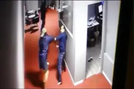 天下武功唯快不破！😲硬核华人老板勇斗意大利持枪歹徒👏🏻注意安全啊@抖音小助手 #海外华人 #硬核视频封面