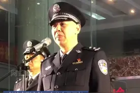 1月13日晚，长沙警方在全市集中清查行动，解放西路的“城市经典”被警方封锁，只进不出，对楼内所有人员逐一尿检