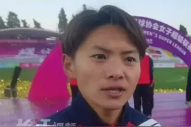 11月30日，武汉女足成功卫冕女超冠军。王霜在赛后接受采访时表示，希望有一天能把亚冠冠军带回中国，带回武汉。视频封面