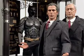 挑战最短时间内讲解最多配置的玩具！！Hottoys贝尔蝙蝠侠格纳库大套盒周末来袭！#蝙蝠侠 #玩具#手办#模型#DC #Hottoys视频封面