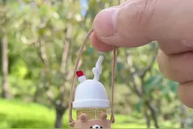 迷你气泡茶饮料，有了小杯套拎着方便多啦😄#粘土 #手工 #奶里奶气的小霸王 @抖音短视频视频封面