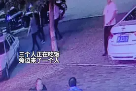 1300公里的惊喜！战友突然到来，男子愣了几秒后，一把将战友抱住#战友 #感动 视频封面