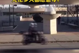 #老外爱上中国电驴 爱尔兰小哥：我要骑中国电驴，多久都愿意等！视频封面