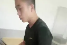 收到妻子寄来的结婚纪念礼物，笑着笑着就哭了！（兰州  杨迪）视频封面