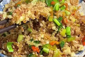 这几天只顾吃野菜了，娘家拿的大馍也快坏了，放了几片肉做了顿拌馍花，一顿就吃完了，还没吃饱，妈呀 这也太好吃了😄#宅家抖出美好生活 #寻味山西 #抖音美食推荐官 #2022新农人计划 @DOU+小助手视频封面