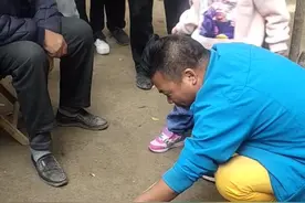 用橘子表演一个古典戏法 三仙归洞 真假不重要 爷爷开心就好😊爷爷说了一句方言 你听懂了吗？视频封面