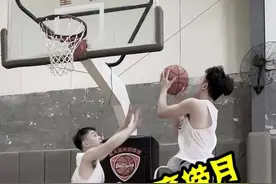马布里的海底捞月其实走步违例了，有理有据#NBA #马布里 #dou是球评人 视频封面
