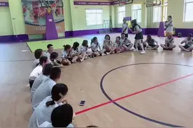 英子啊英子，什么时候开始男人也带“胸罩”了视频封面