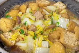 给大家分享一下我的拿手菜吧！油豆腐炒娃娃菜，这样做可好吃了视频封面