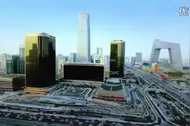 2013年12月24日，101惊喜合唱北京国贸快闪演唱会。视频封面