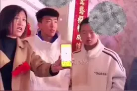 男方接亲团不按规矩直接撞破女方家门，遭女方大姨现场训斥视频封面