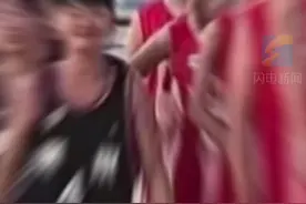 山东14岁女孩身高226cm追平姚明 ，独霸篮下暴砍42分。女孩父母都曾是职业篮球运动员。网友：这是降维打击！视频封面
