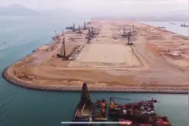 香港🇭🇰新机场三跑道建设，吨石、角石、碎石、石粉视频封面