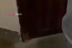 他回家进错单元走错门，离奇的是！钥匙一插，一扭，门开了！同一把钥匙竟然能开不同的两家门，几率堪比中彩票！#一把钥匙开两个门  #离奇 #意不意外 视频封面